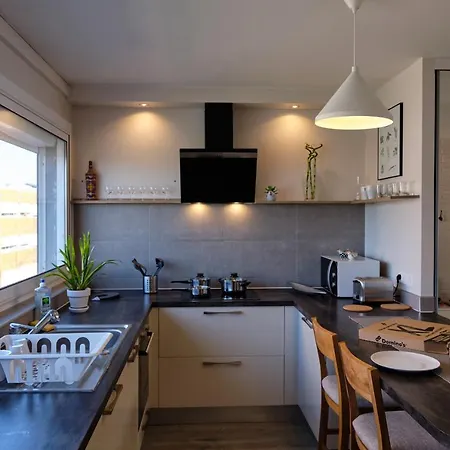 Two Bedrooms Modern Close To Tram