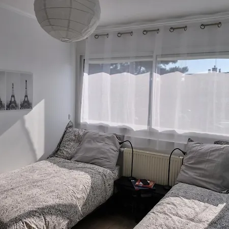 Two Bedrooms Modern Close To Tram *