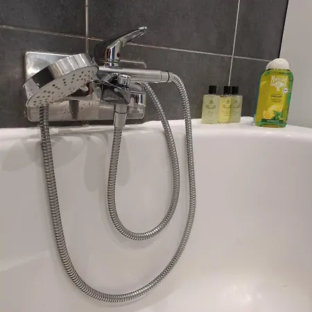 Two Bedrooms Modern Close To Tram *