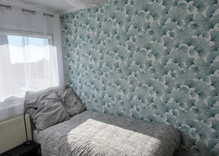 Two Bedrooms Modern Close To Tram