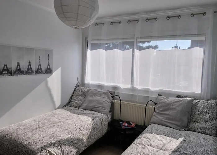 Two Bedrooms Modern Close To Tram *