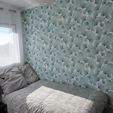 Two Bedrooms Modern Close To Tram