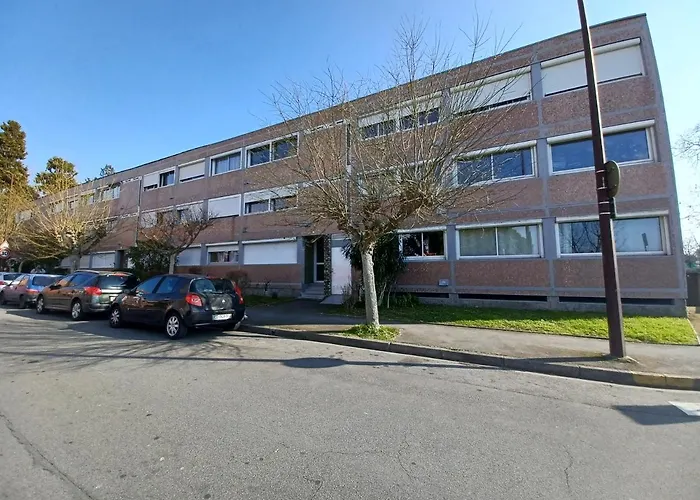 Two Bedrooms Modern Close To Tram Appartement