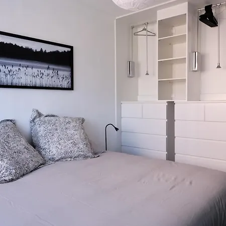 Two Bedrooms Modern Close To Tram *